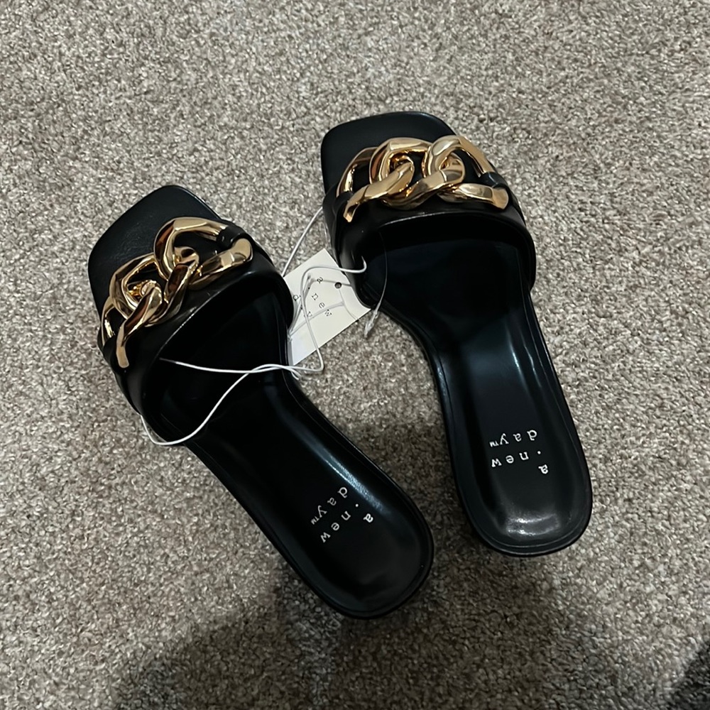 Chain Heels - Picture 5 of 10